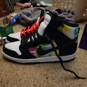 Nike SB Dunk 'TV Signal'